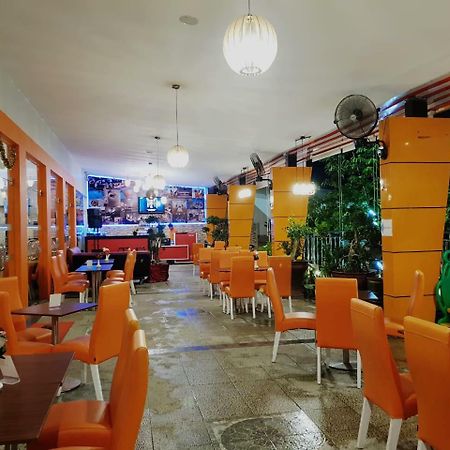 Fortune Front One Hotel Kendari Exterior foto