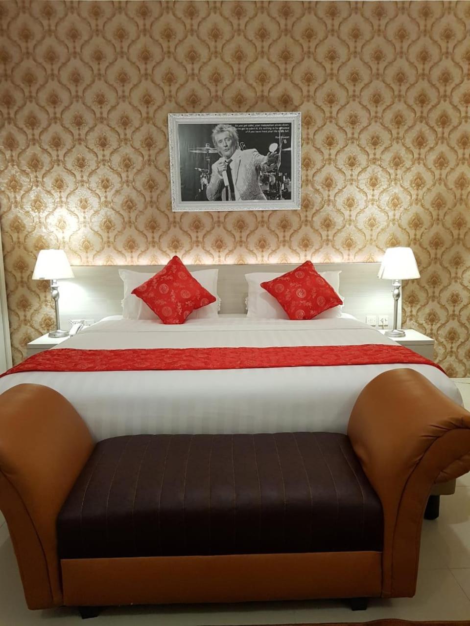 Fortune Front One Hotel Kendari Exterior foto