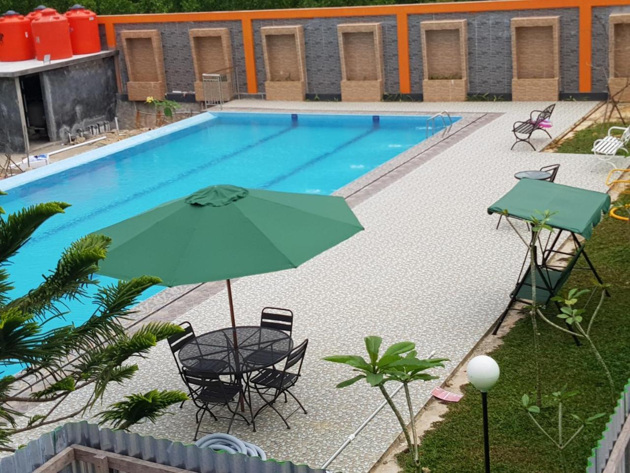 Fortune Front One Hotel Kendari Exterior foto